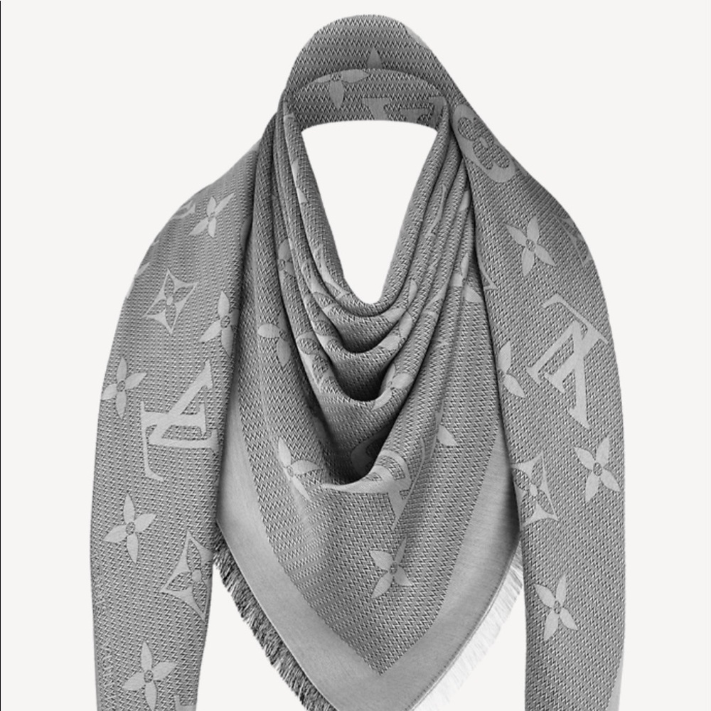 ❌❌SOLD❌❌Louis Vuitton brand new shawl